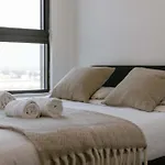 Huswell - Amazing Apartment In London Tower With Parking